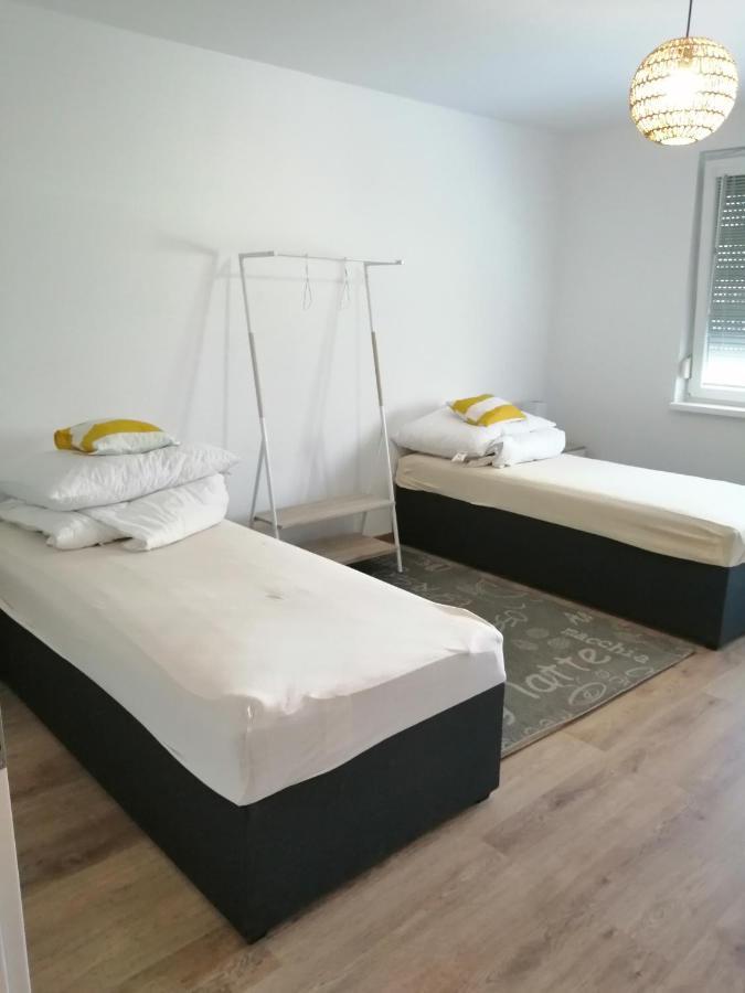 Slavik Apartment Дунайска-Стреда Экстерьер фото