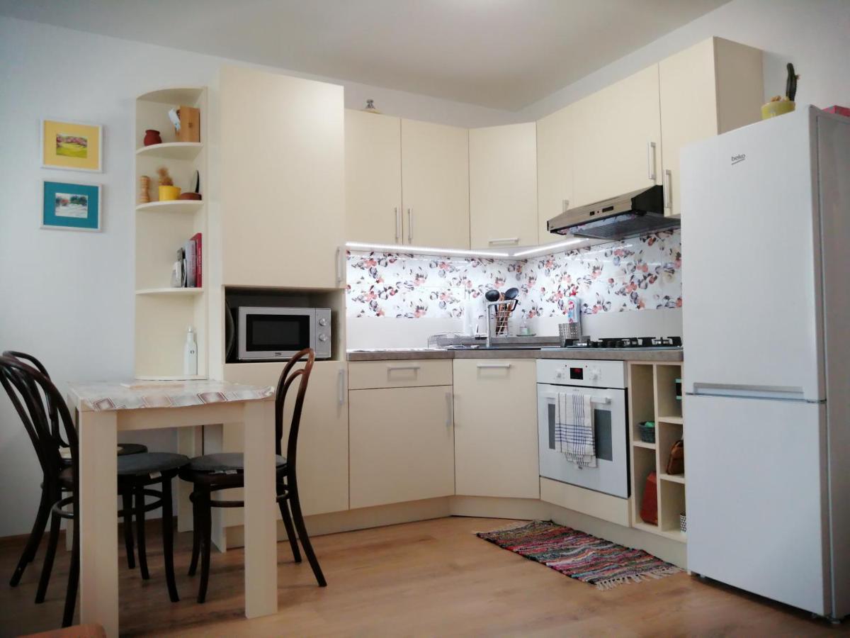 Slavik Apartment Дунайска-Стреда Экстерьер фото